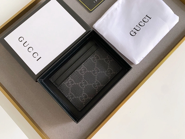 グッチ財布コピー背面デザイン